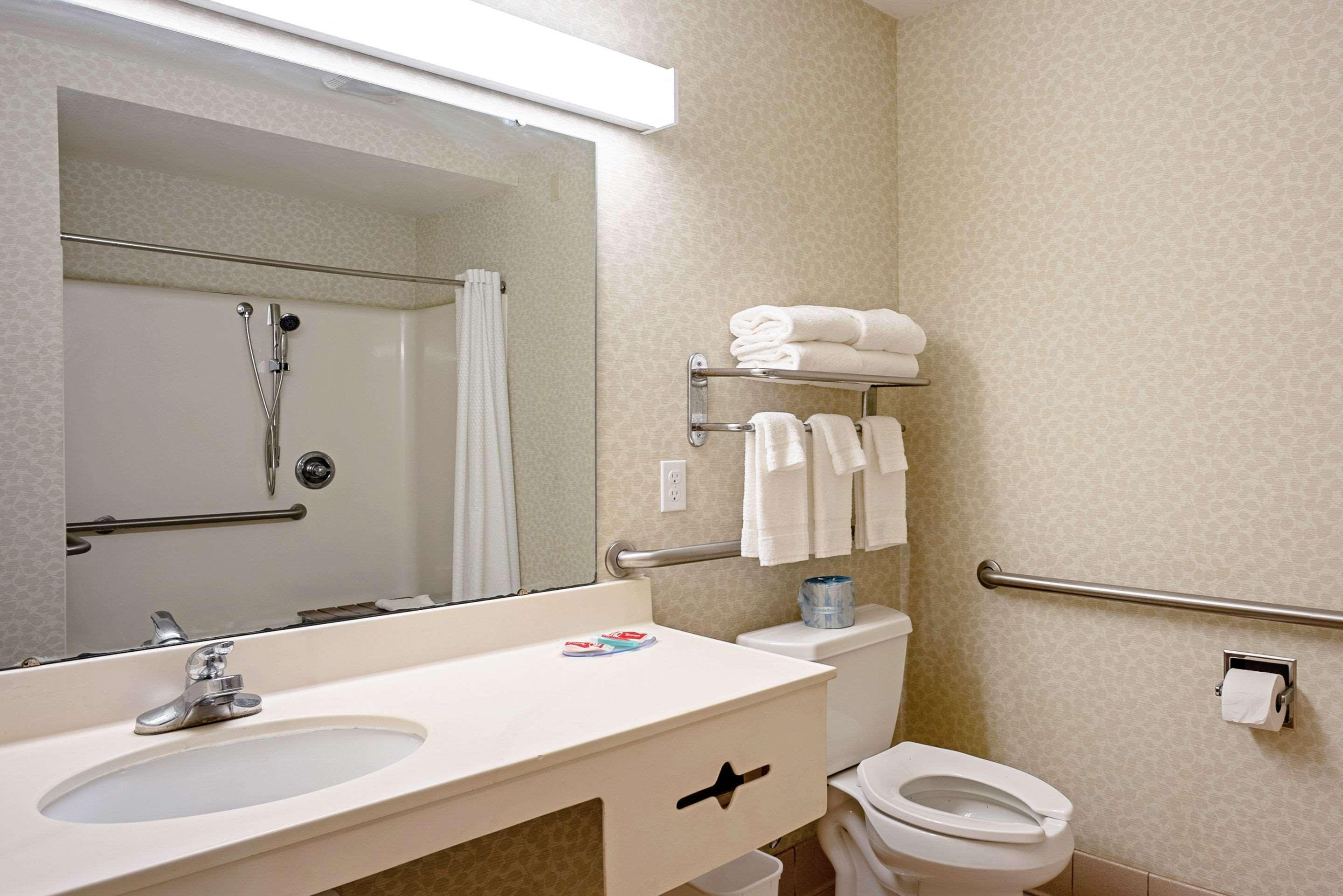 Quality Inn Frontier At Us Hwy 30 Clinton Exteriér fotografie