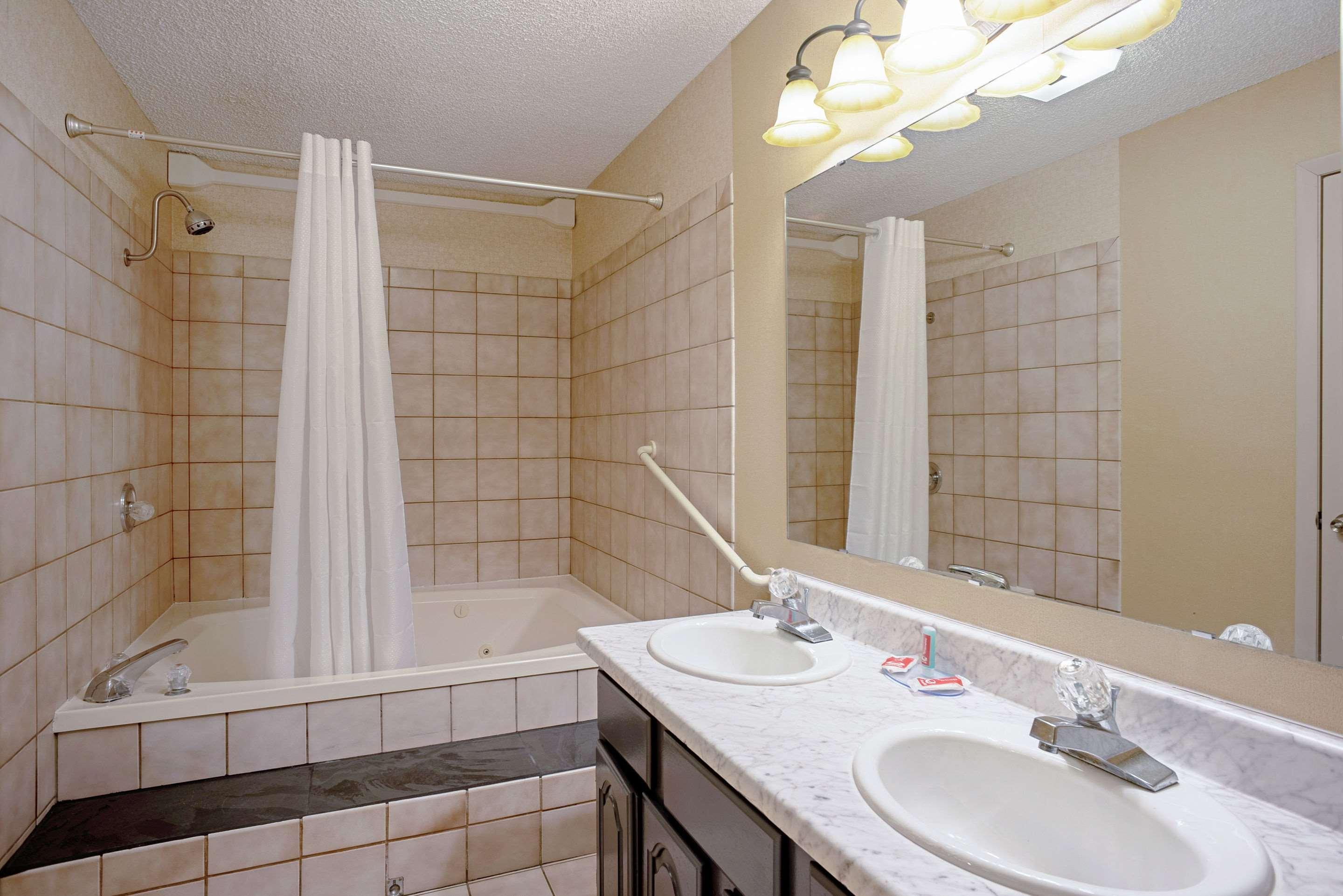 Quality Inn Frontier At Us Hwy 30 Clinton Exteriér fotografie