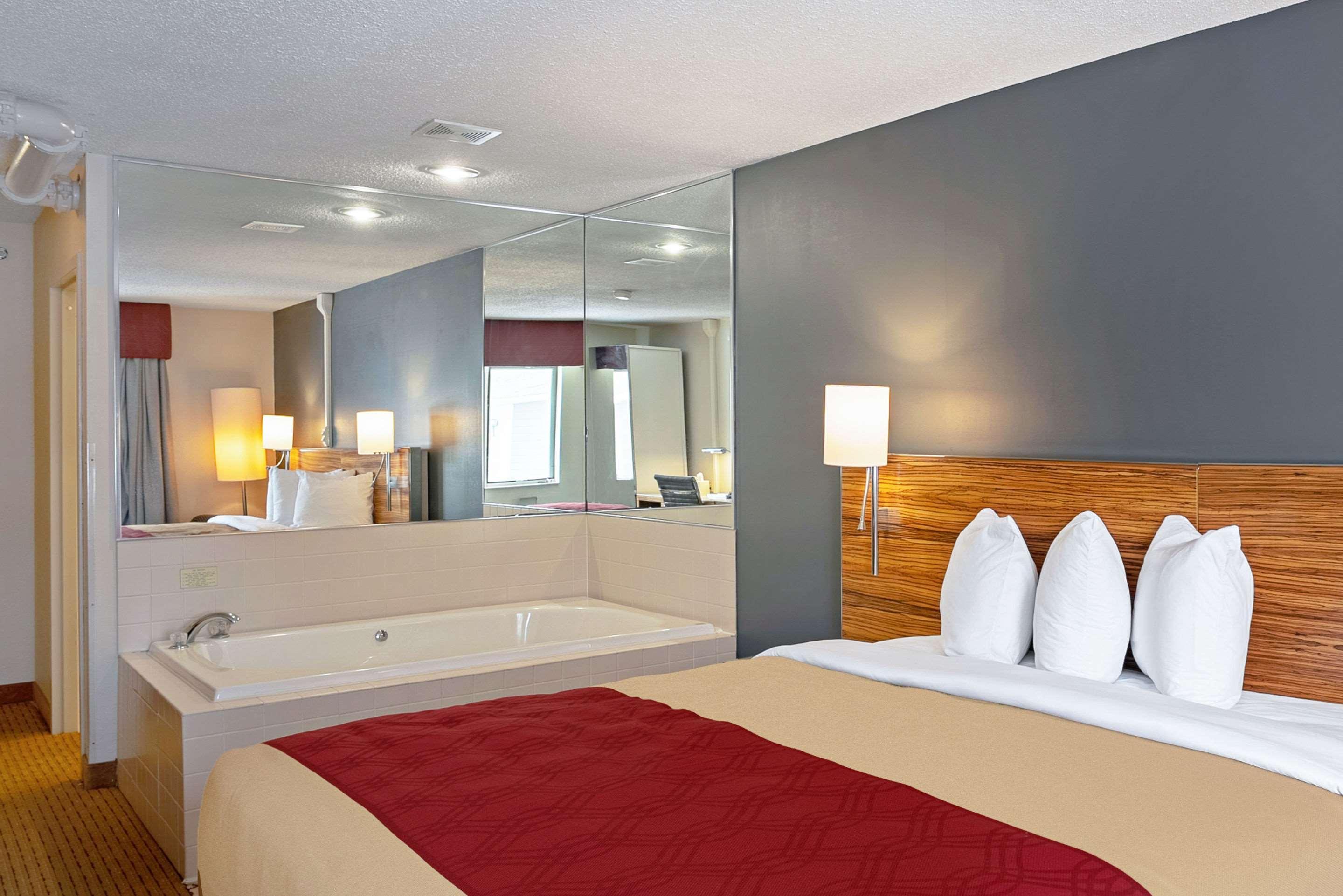 Quality Inn Frontier At Us Hwy 30 Clinton Exteriér fotografie