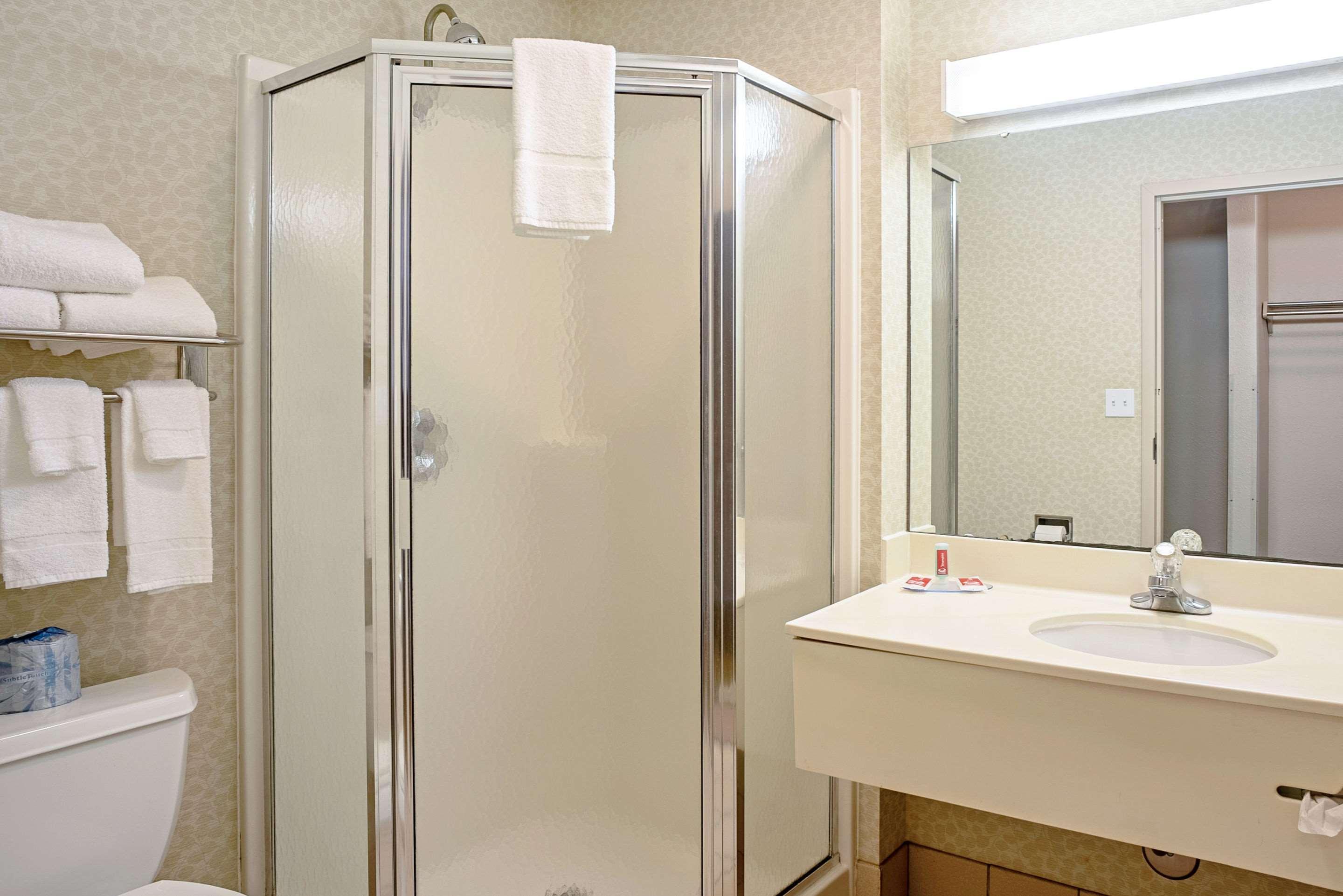Quality Inn Frontier At Us Hwy 30 Clinton Exteriér fotografie