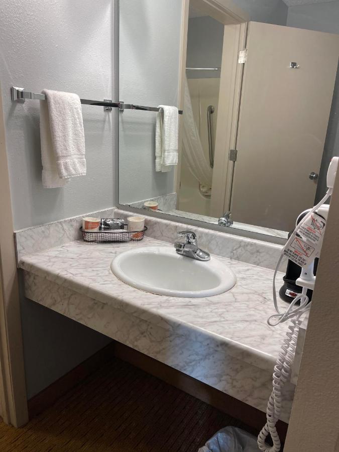 Quality Inn Frontier At Us Hwy 30 Clinton Exteriér fotografie